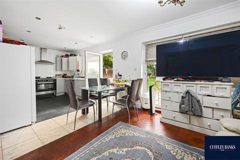 5 bedroom end of terrace house for sale, Empire Road, Perivale, Middlesex, UB6