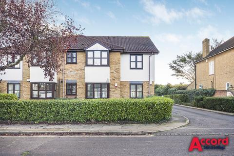 Flat 3, Templar Court Essex Road, Romford, RM7 8BY