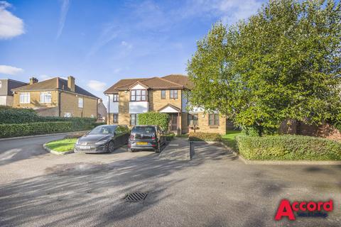 Flat 3, Templar Court Essex Road, Romford, RM7 8BY