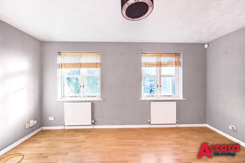 Flat 3, Templar Court Essex Road, Romford, RM7 8BY