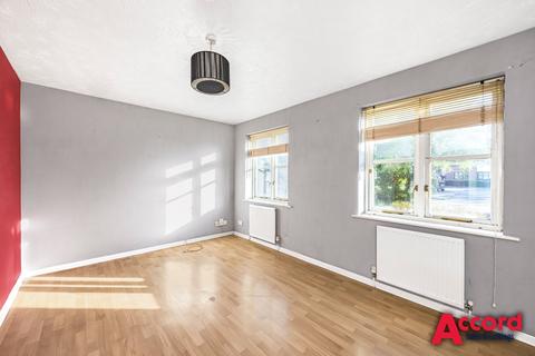 Flat 3, Templar Court Essex Road, Romford, RM7 8BY