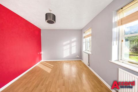 Flat 3, Templar Court Essex Road, Romford, RM7 8BY