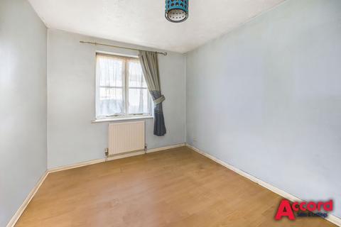 Flat 3, Templar Court Essex Road, Romford, RM7 8BY