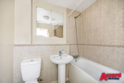 Flat 3, Templar Court Essex Road, Romford, RM7 8BY