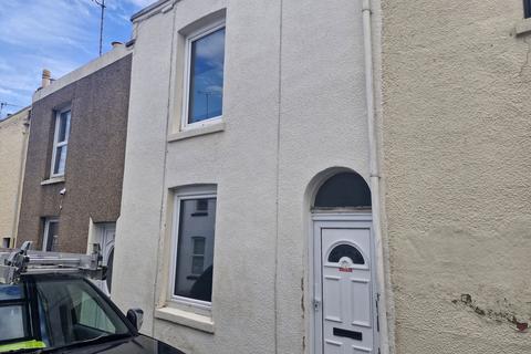 2 bedroom terraced house to rent, Alexandra Road, Ramsgate, CT11