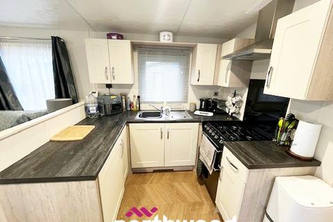 2 bedroom lodge for sale, Street Lane, Bubwith, Goole, DN14