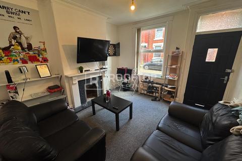 4 bedroom house to rent, Welton Place, Leeds LS6