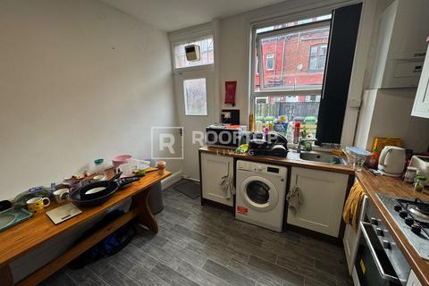 4 bedroom house to rent, Welton Place, Leeds LS6