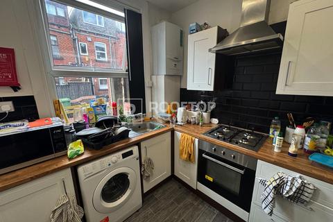 4 bedroom house to rent, Welton Place, Leeds LS6