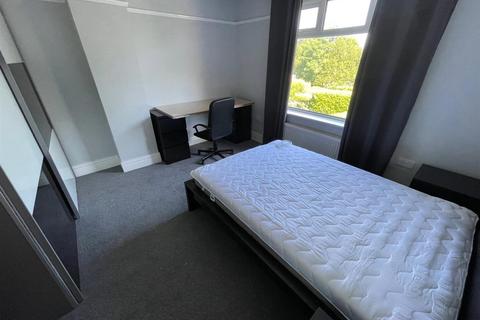 6 bedroom house share to rent, Cedar Drive, Durham City