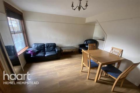 2 bedroom terraced house to rent, Brighton Road, WD24