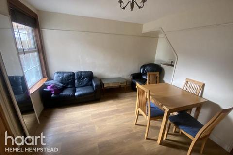 2 bedroom terraced house to rent, Brighton Road, Watford