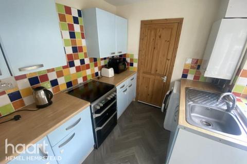 2 bedroom terraced house to rent, Brighton Road, Watford