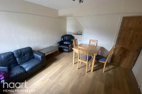 2 bedroom terraced house to rent, Brighton Road, Watford