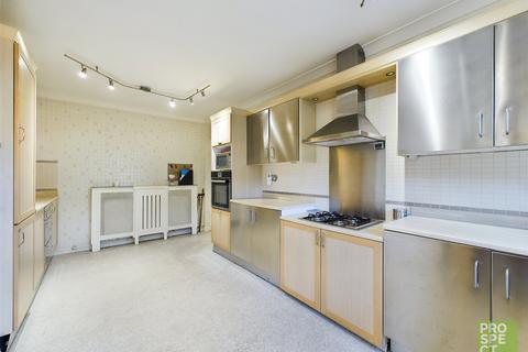 97b Barkham Ride, Finchampstead, Wokingham, RG40 4HB
