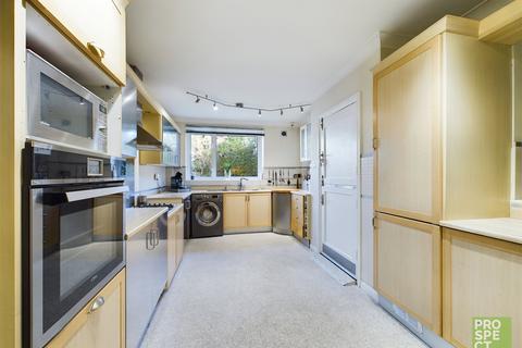 97b Barkham Ride, Finchampstead, Wokingham, RG40 4HB
