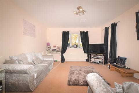 2 bedroom apartment to rent, Lodge Road, Thackley, Bradford