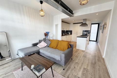 3 bedroom apartment for sale, Channelsea Road, London