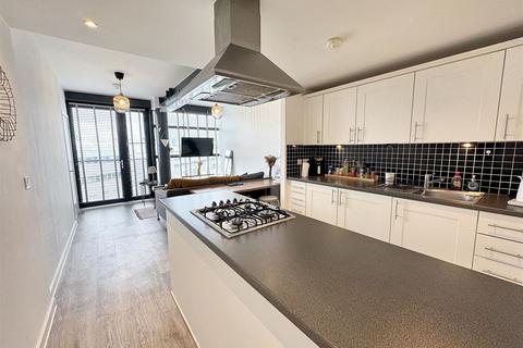 3 bedroom apartment for sale, Channelsea Road, London