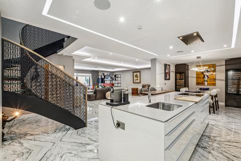 4 bedroom mews for sale, Montagu Mews West, Marylebone, London, W1H