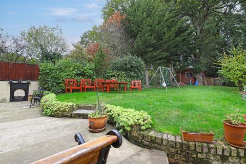 22 Ormonde Rise, Buckhurst Hill, IG9 5QQ