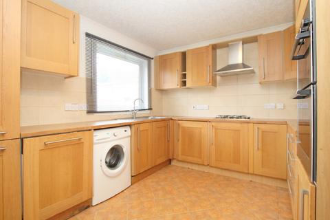 3 bedroom terraced house to rent, Punnetts Court, Salvington Road, Crawley