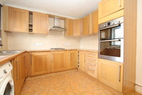 3 bedroom terraced house to rent, Punnetts Court, Salvington Road, Crawley