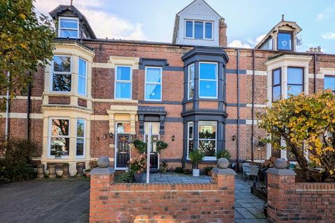 4 bedroom terraced house for sale, Mowbray Road, South Shields, NE33