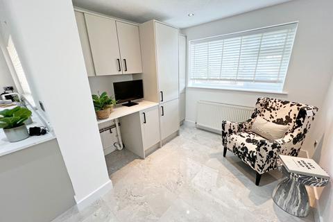 6 Beechfield Close, Great Glen, Leicester, LE8 9EU