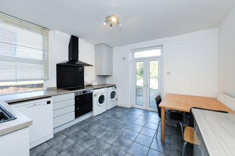 6 bedroom semi-detached house to rent, Millicent Road, West Bridgford NG2