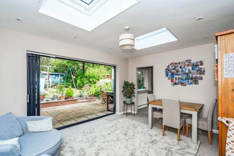 32 Azalea Way, George Green, Slough, SL3 6RN