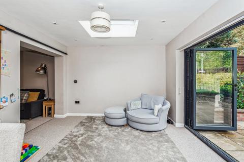 32 Azalea Way, George Green, Slough, SL3 6RN