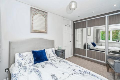 32 Azalea Way, George Green, Slough, SL3 6RN