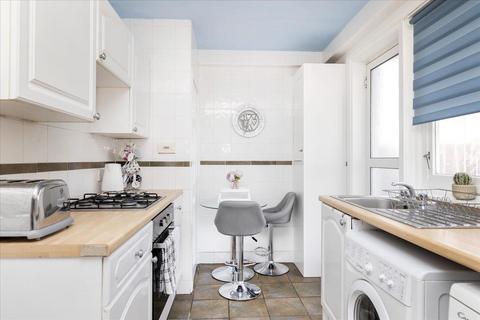 32 Maclean Place, Gorebridge, EH23 4DX