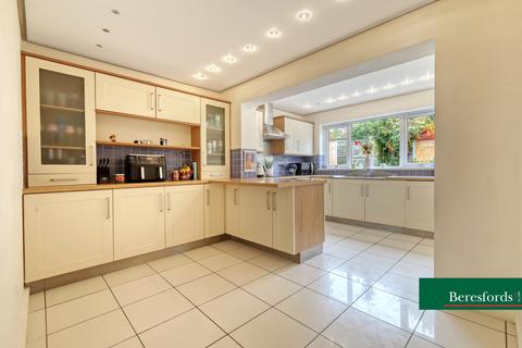 4 bedroom detached house for sale, Chestwood Close, Billericay, CM12