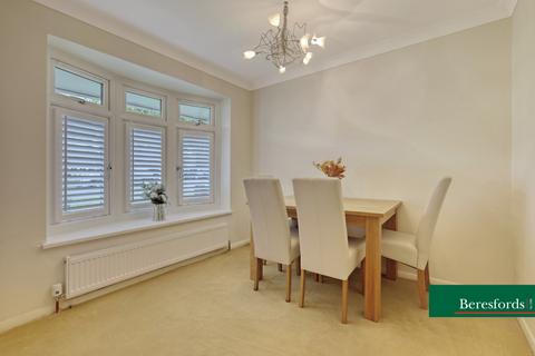 4 bedroom detached house for sale, Chestwood Close, Billericay, CM12