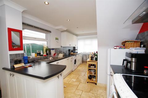 3 Heath Way, Swindon, SN3 4DT