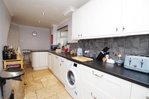 3 Heath Way, Swindon, SN3 4DT
