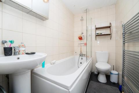 1 bedroom flat for sale, Barons Court Road, W14