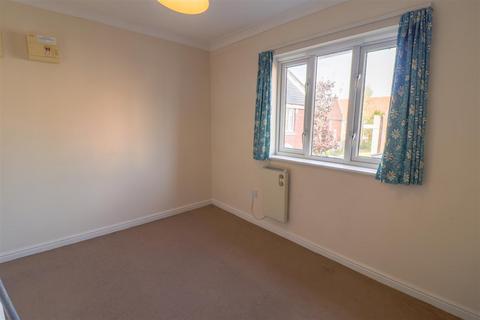 2 bedroom flat for sale, Wilson Road, Hadleigh, Ipswich