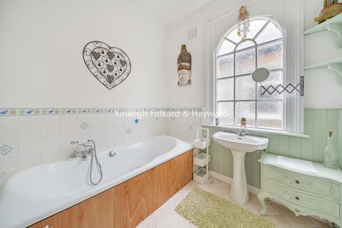 13 Inchmery Road, London, SE6 2NA