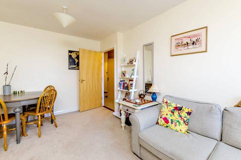 1 bedroom flat to rent, Heathside Crescent, Woking, GU22