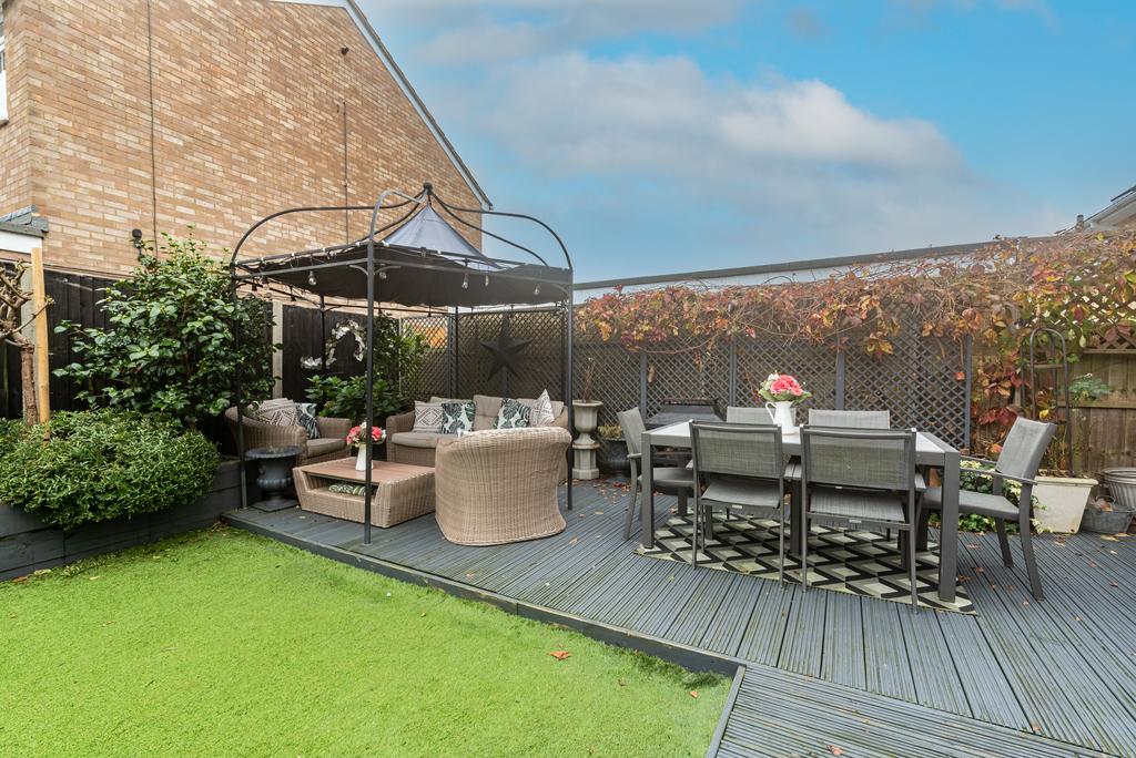 12 Aylesham Way-33 bluesky