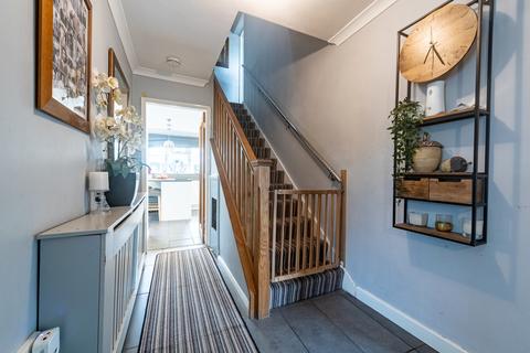 12 Aylesham Way, Yateley, GU46 6NR