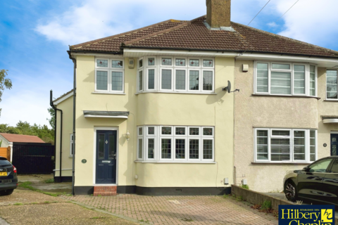 4 bedroom semi-detached house for sale, Chestnut Close, Hornchurch, RM12