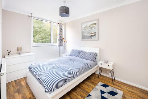 3 bedroom flat for sale, Lynch Walk, London, SE8