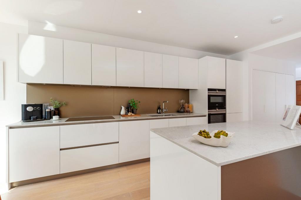 Apartment in Teddington, Hampton Wick - View 2