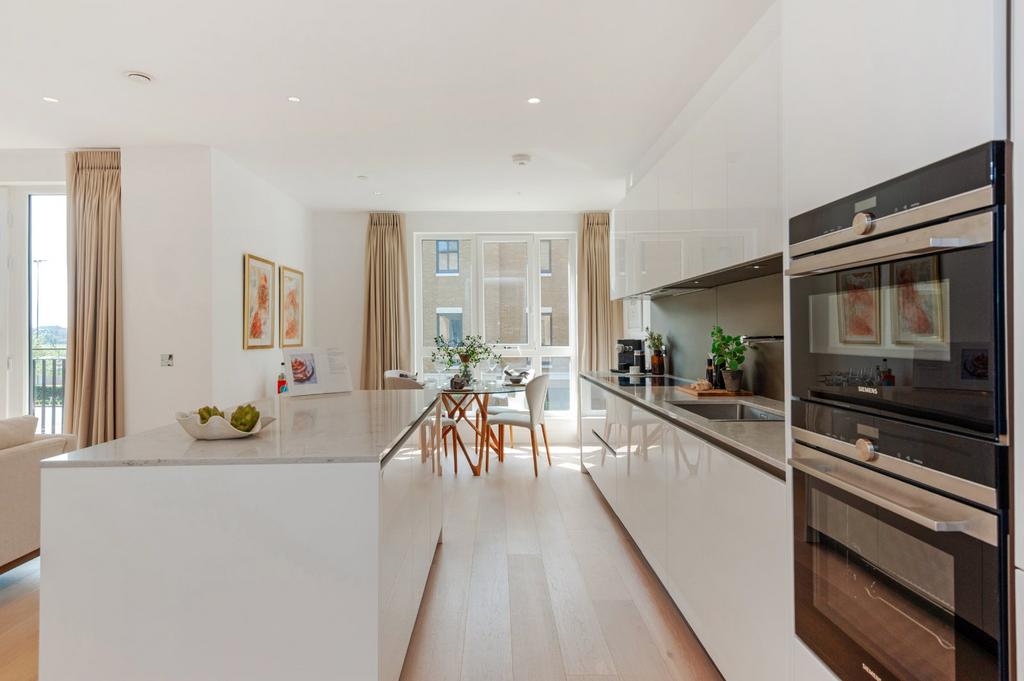 Apartment in Teddington, Hampton Wick - View 3