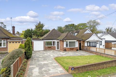 2 bedroom bungalow for sale, Stapleford Road, Stapleford Abbotts, RM4