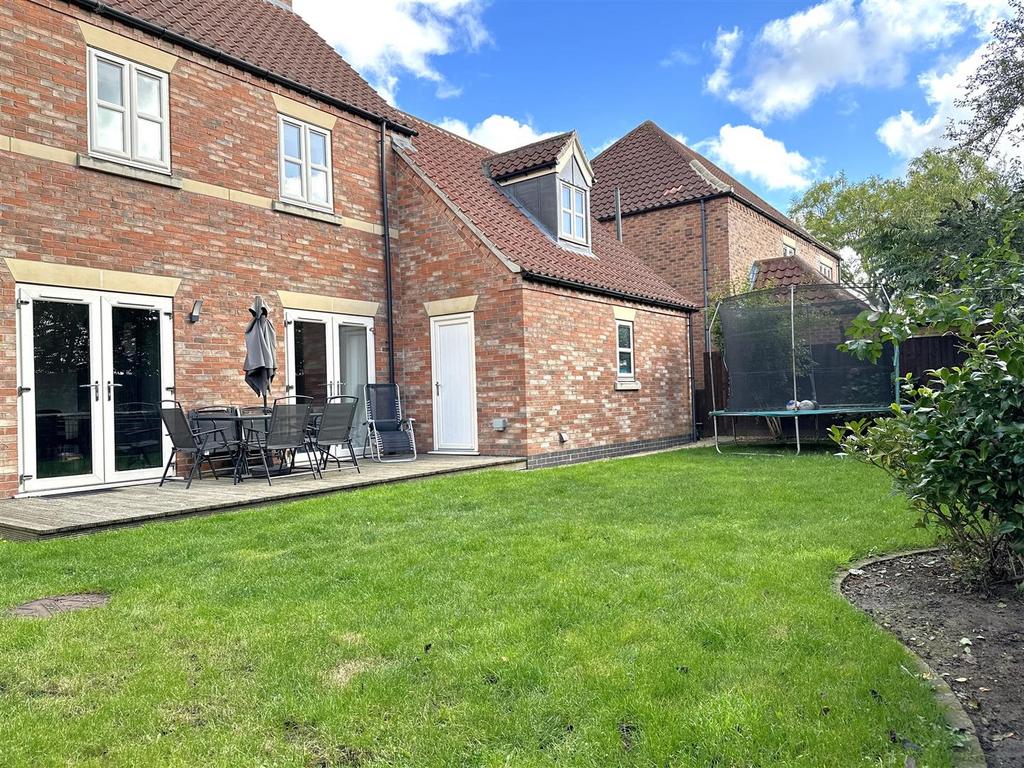 Garden &amp; Decked Seating Area 863